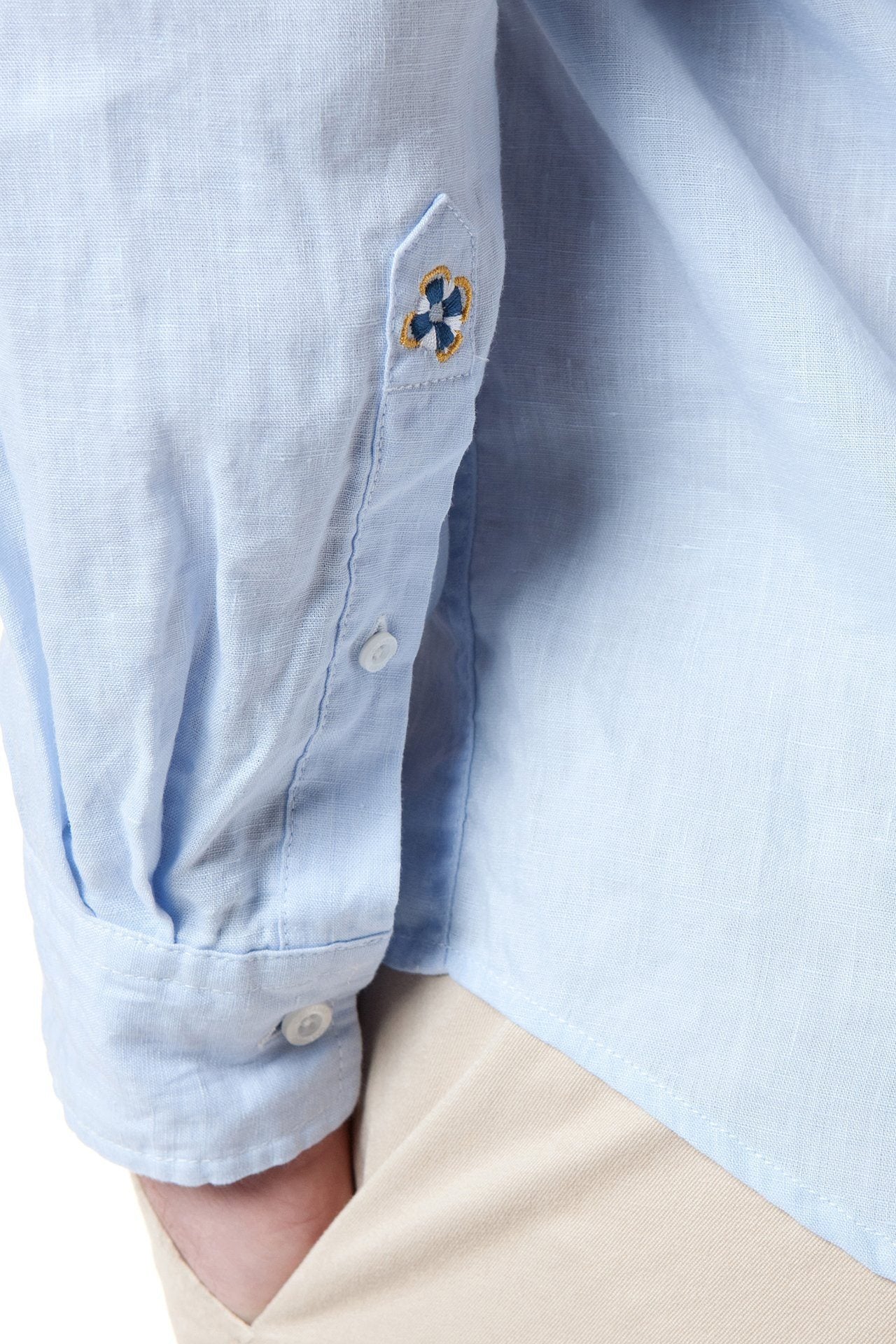 Chase Shirt Powder Blue Linen - MENS SPORT SHIRTS - Castaway Nantucket Island