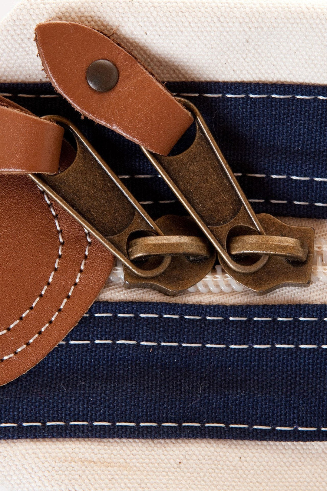Weekender Tote Bag Navy Canvas – Castaway Nantucket Island